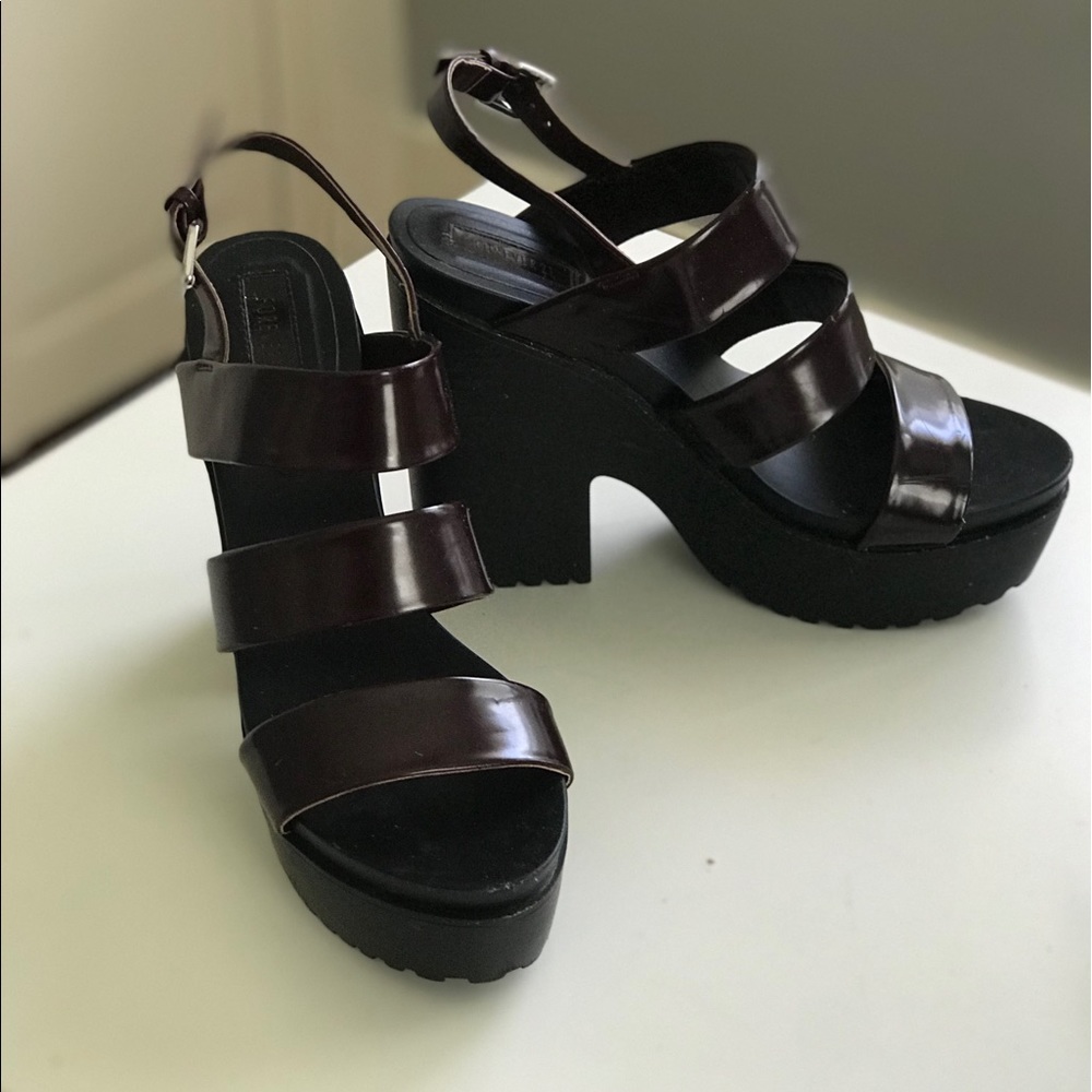 FOREVER 21 Platform Sandals Size 9
